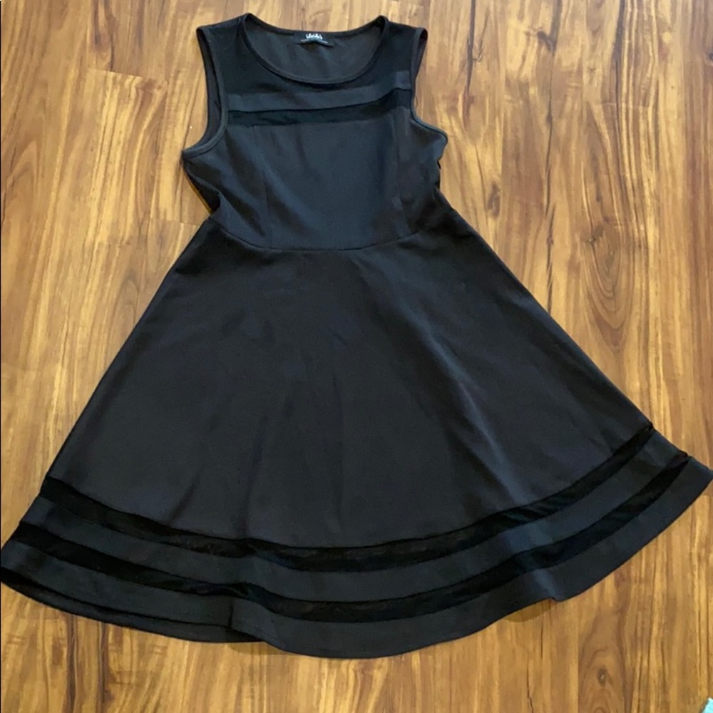 Women’s Lulus party dress — black